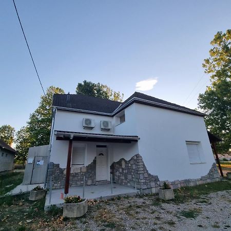 Sosto Apartman Szekesfehervar Luaran gambar
